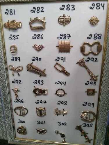 जूते और परिधान बकल