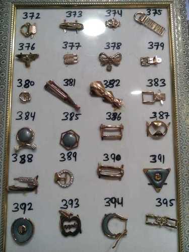 जूते और परिधान बकल