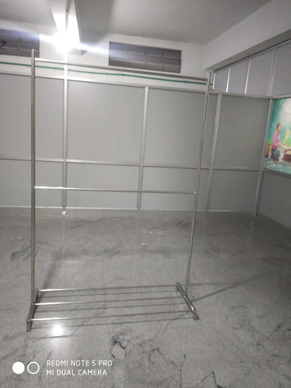 Ss Cloth Display Stands In Tiruppur - Color: Silver