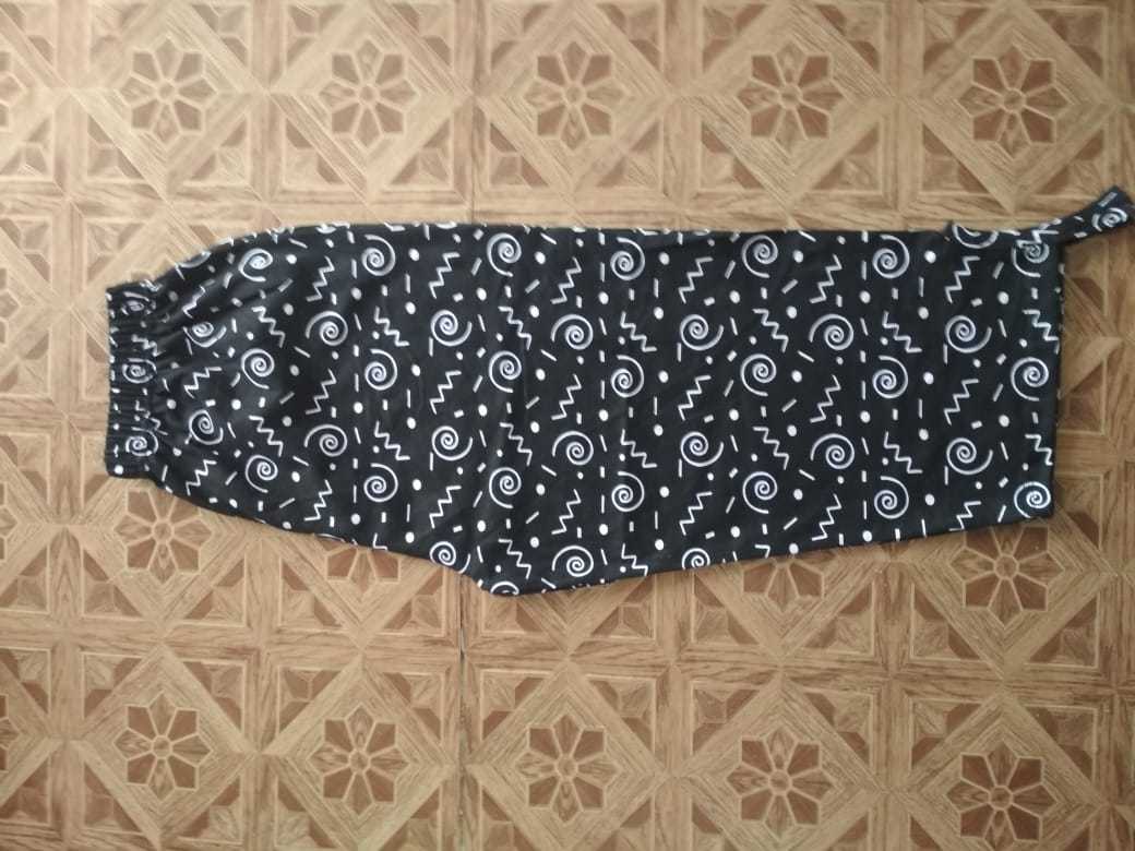 Ladies Capri Paints Size: Medium