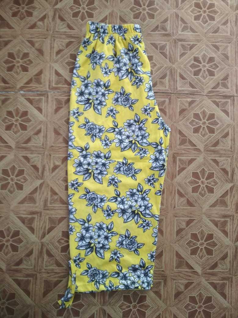 Ladies Capri Paints Size: Medium