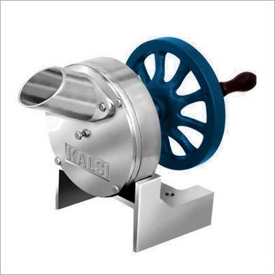 हाथ से चलने वाला पिस्ता या बादाम स्लाइसर