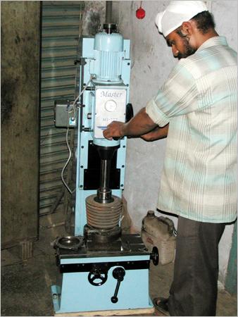वर्टिकल फ़ाइन बोरिंग मशीन (MI-777)