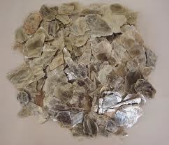 Mica Flakes - Industrial Grade, 986 kg/m3 Density, pH Level 8.0-8.8 | Ideal for Paints, Ceramics, Rubber Applications, Excellent Moisture Resistance, High Melting Point 1300°C