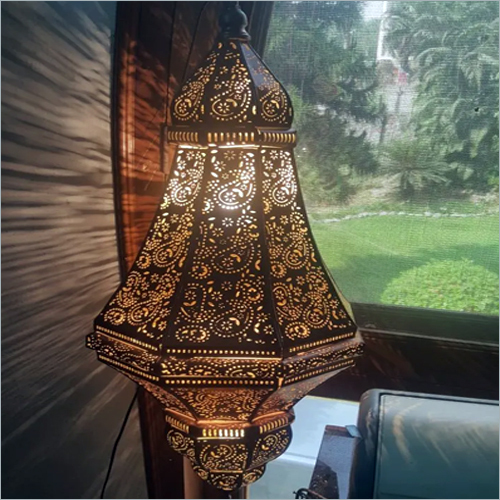 मेटल लिविंग रूम डिज़ाइनर हैंगिंग लैंटर्न