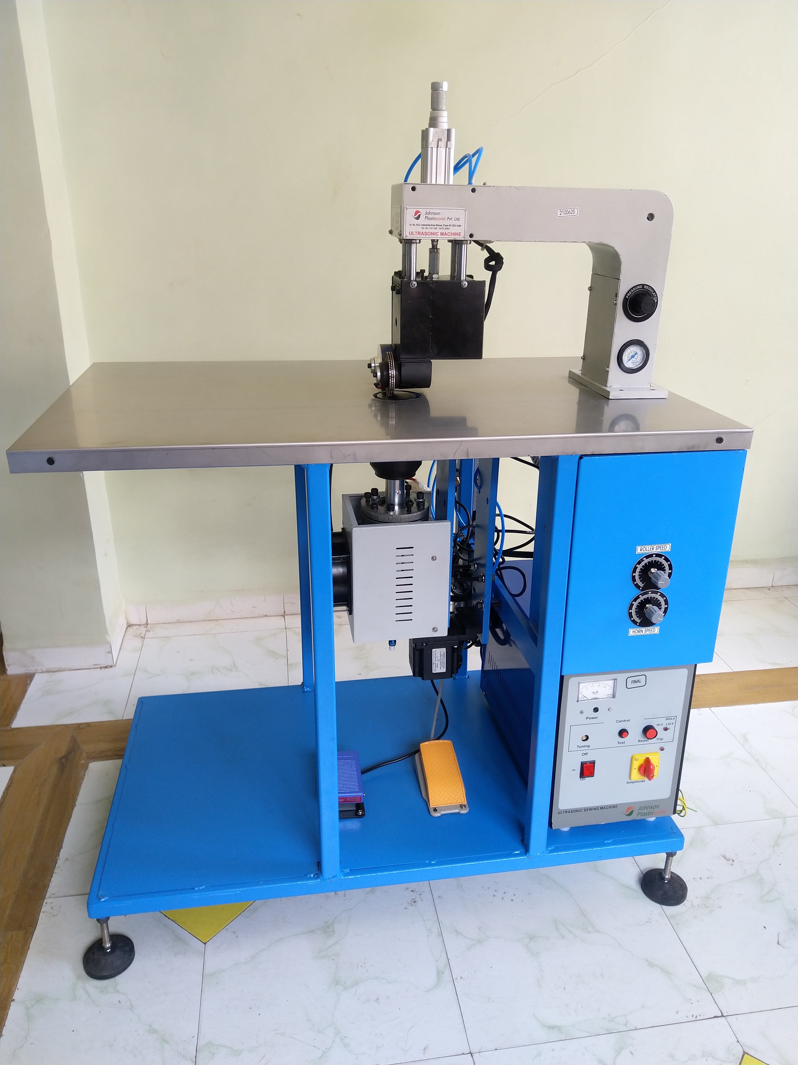 Ultrasonic Fabric Sealing Machine