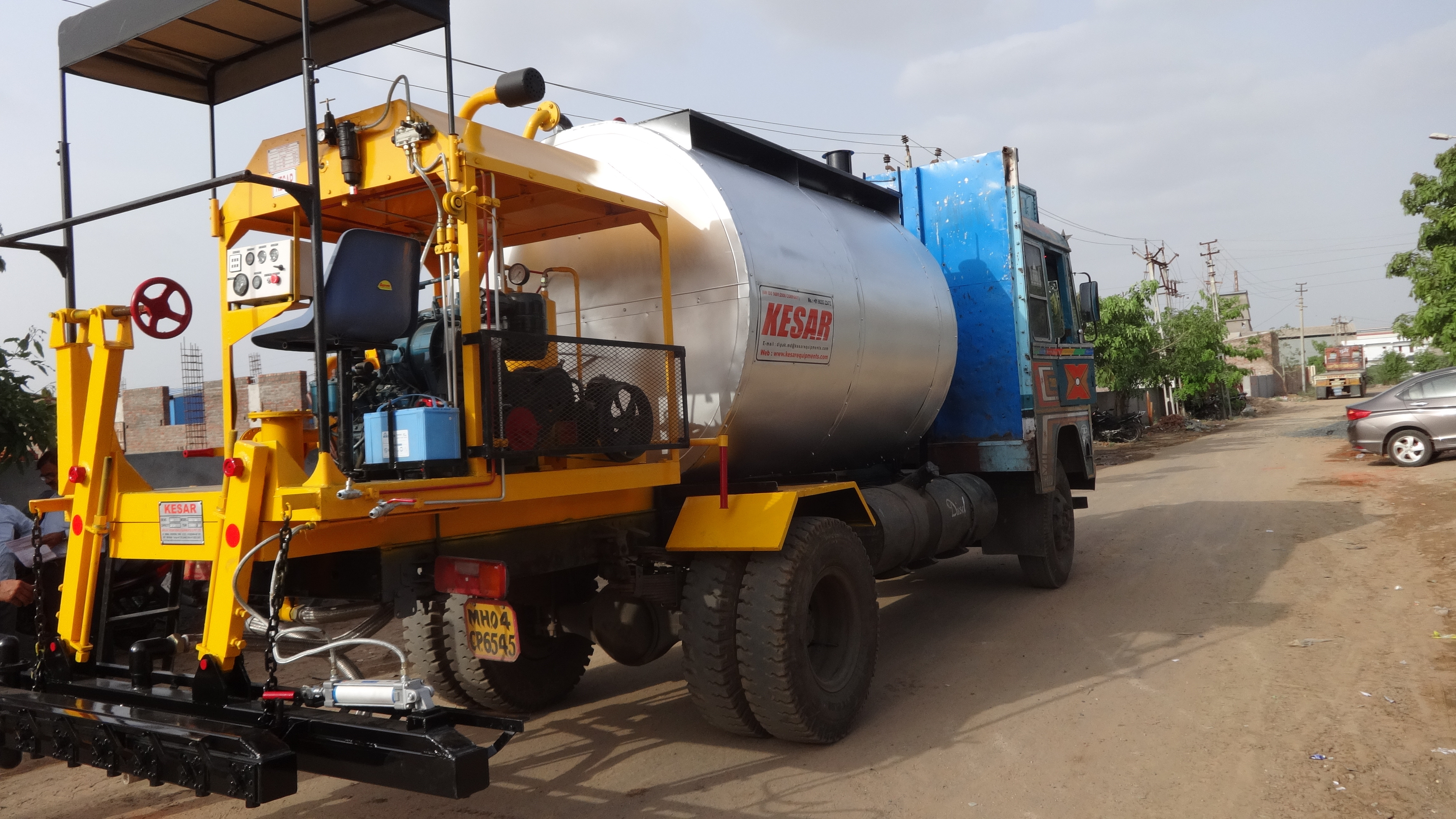 Automatic Bitumen Pressure Distributor - Color: Silver