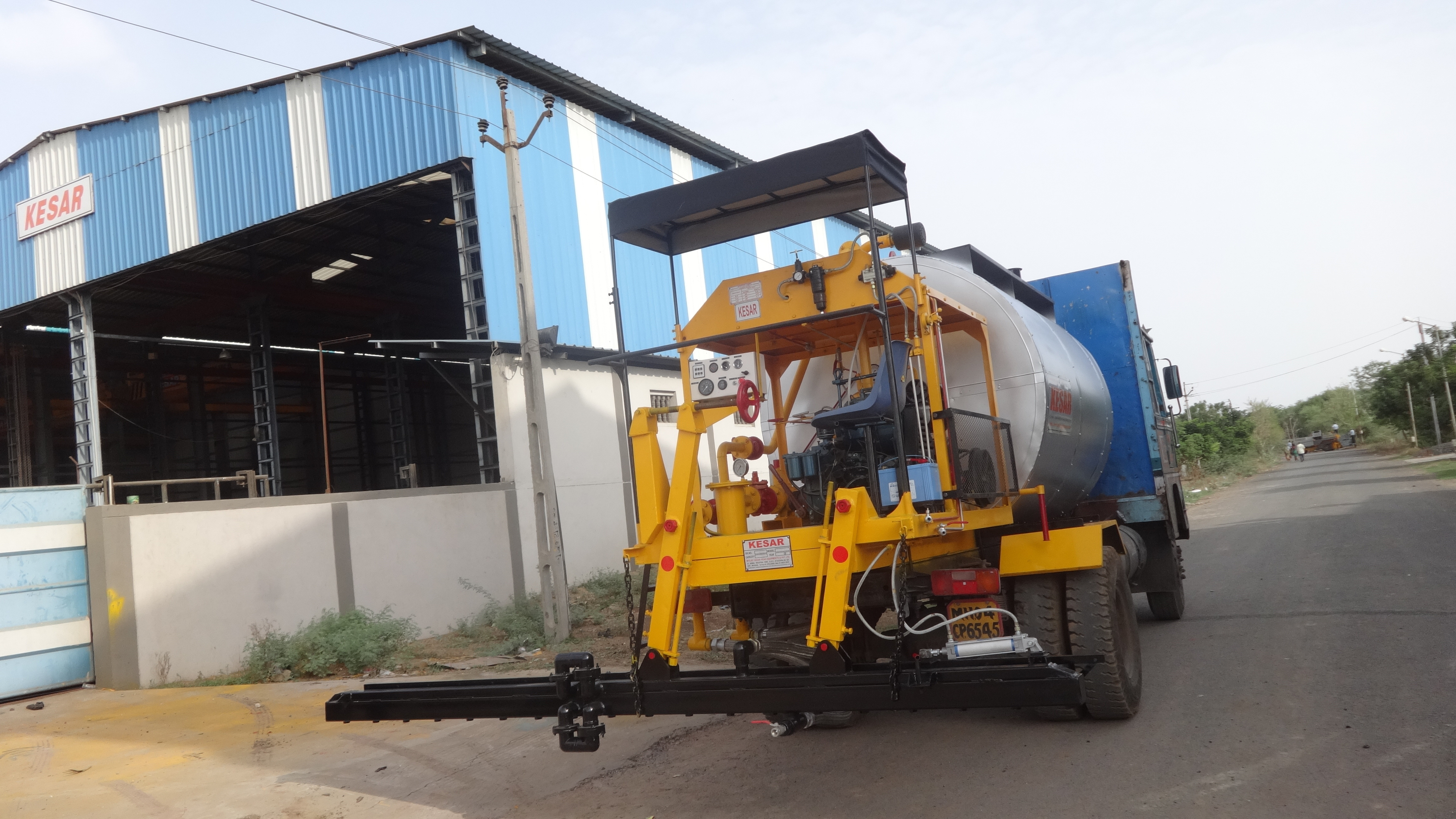 Automatic Bitumen Pressure Distributor - Color: Silver