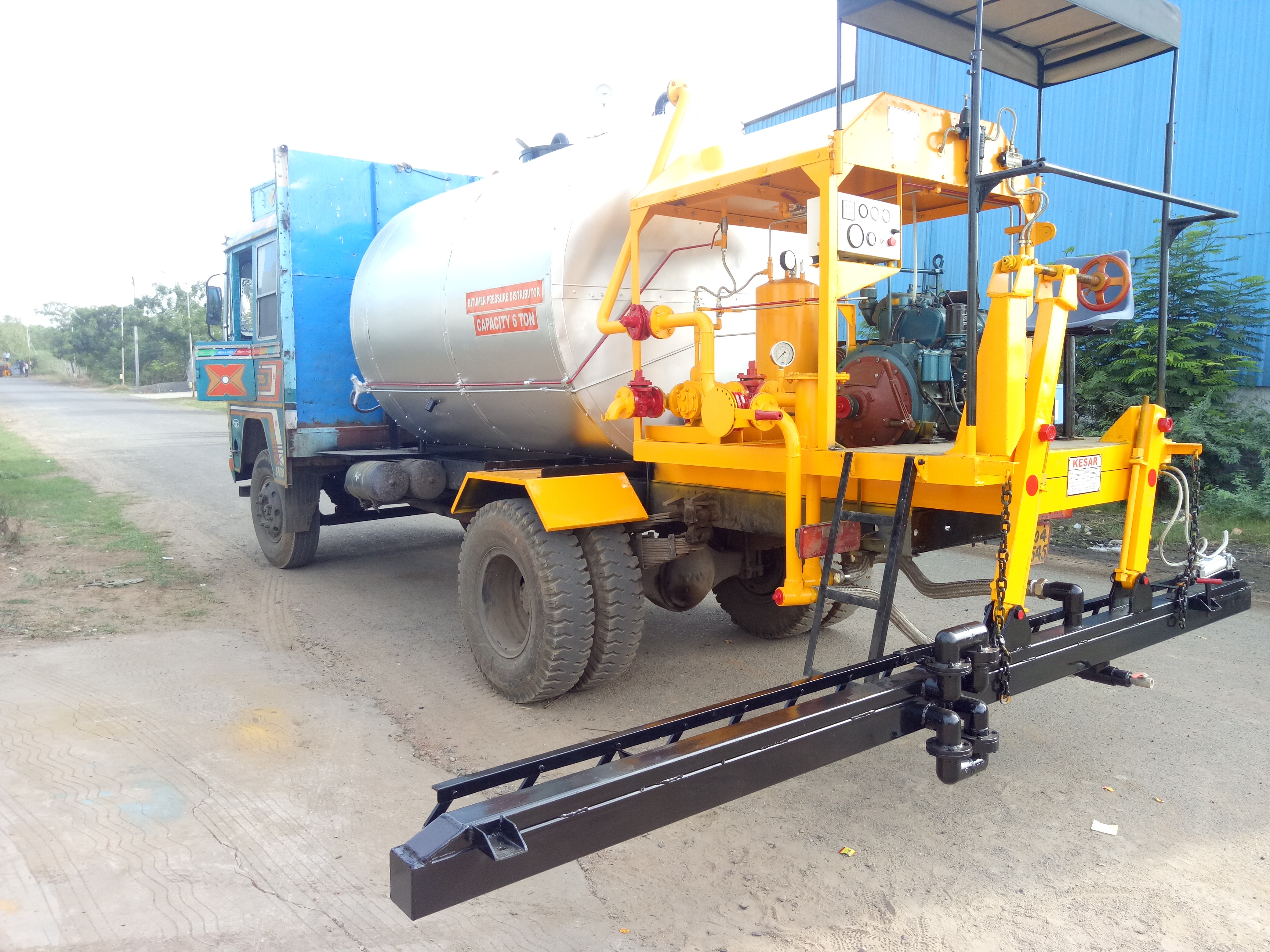 Automatic Bitumen Pressure Distributor - Color: Silver