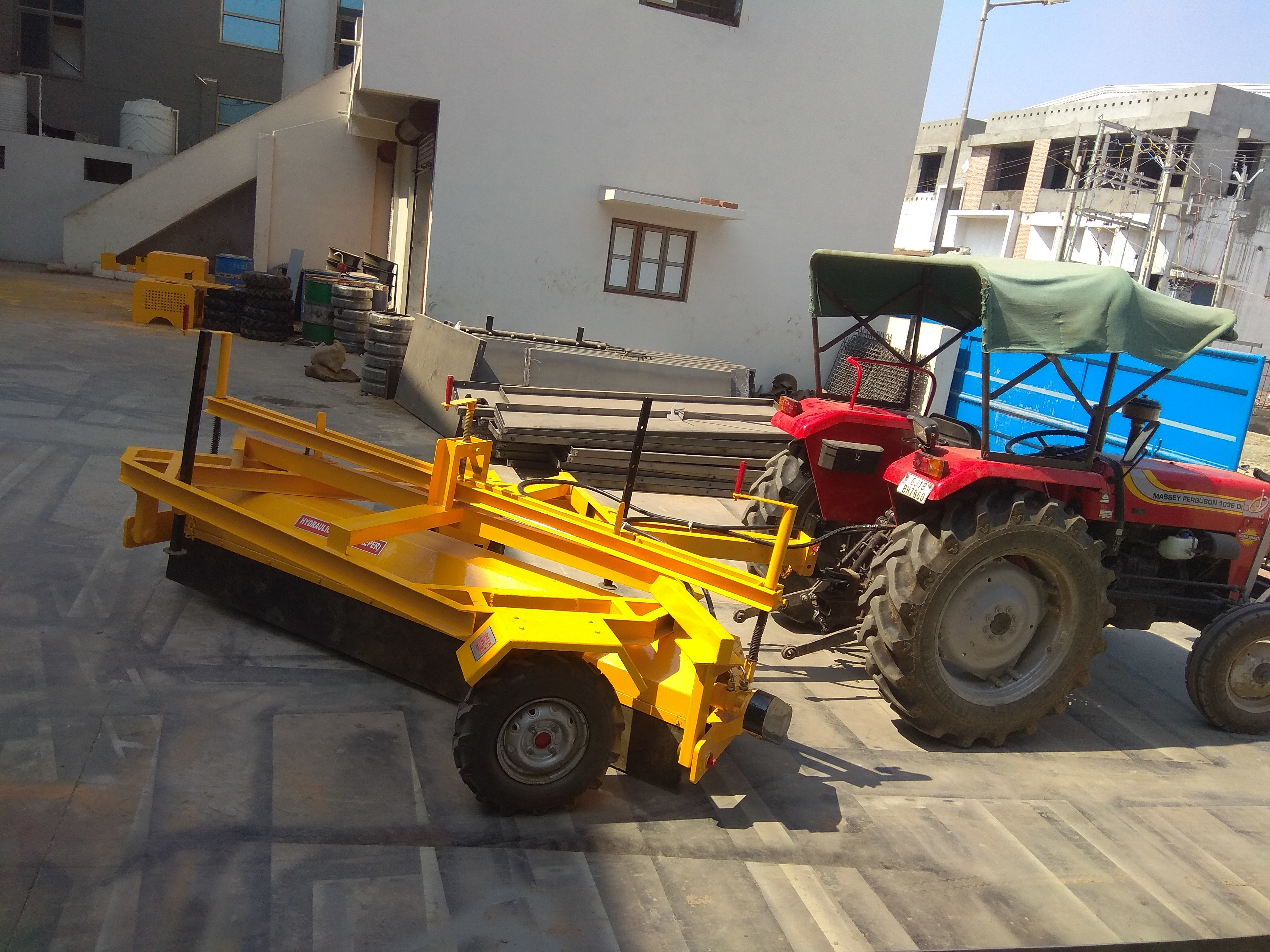Yellow Kesar Hydraulic Broomer