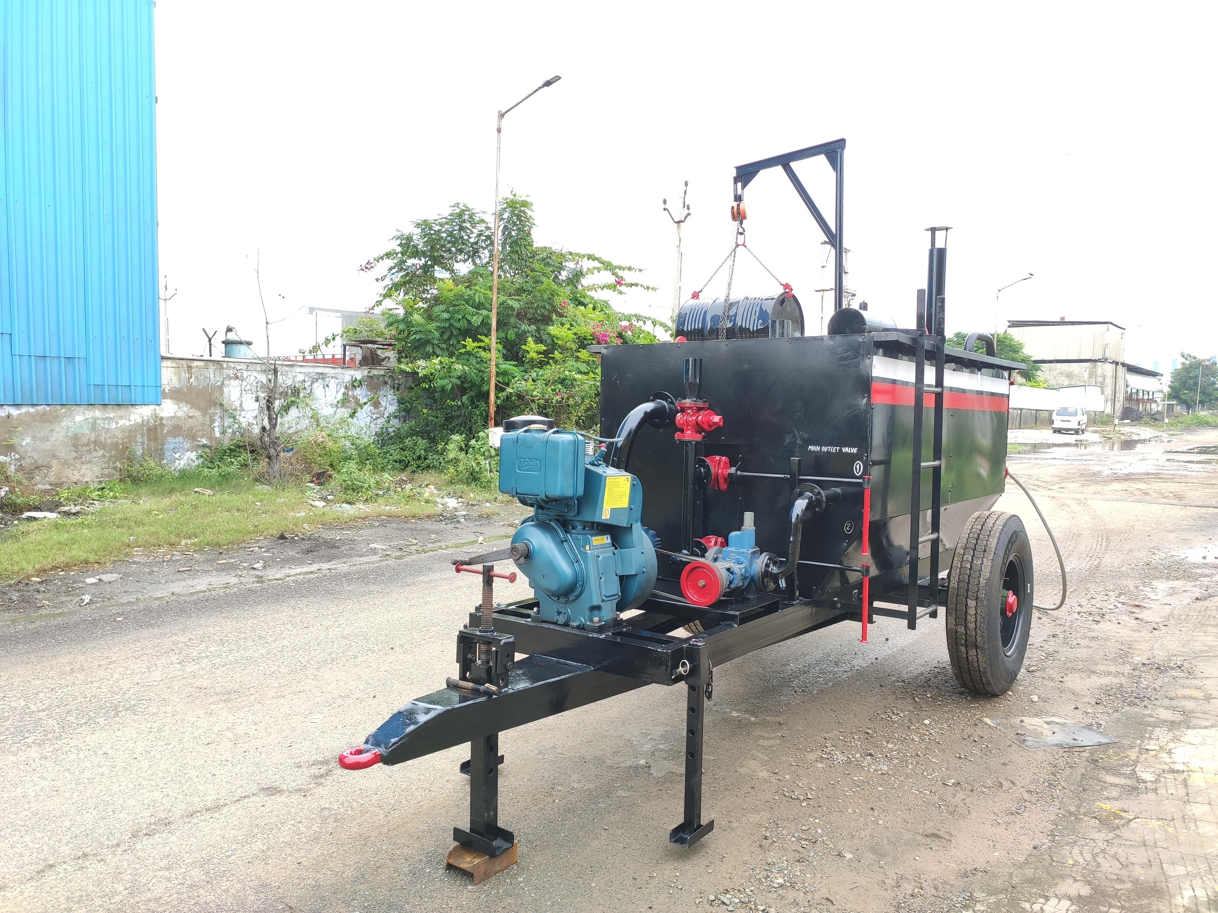 Apollo Bitumen Emulsion Sprayer - Insulated Tank, 2500/3000 Litres Capacity | Semi-automatic, Air Cooled Diesel Engine, High Efficiency Heating System, Human Machine Interface