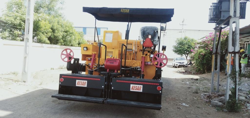Semi-automatic Paver Machine Capacity: 150 To 200 T/hr