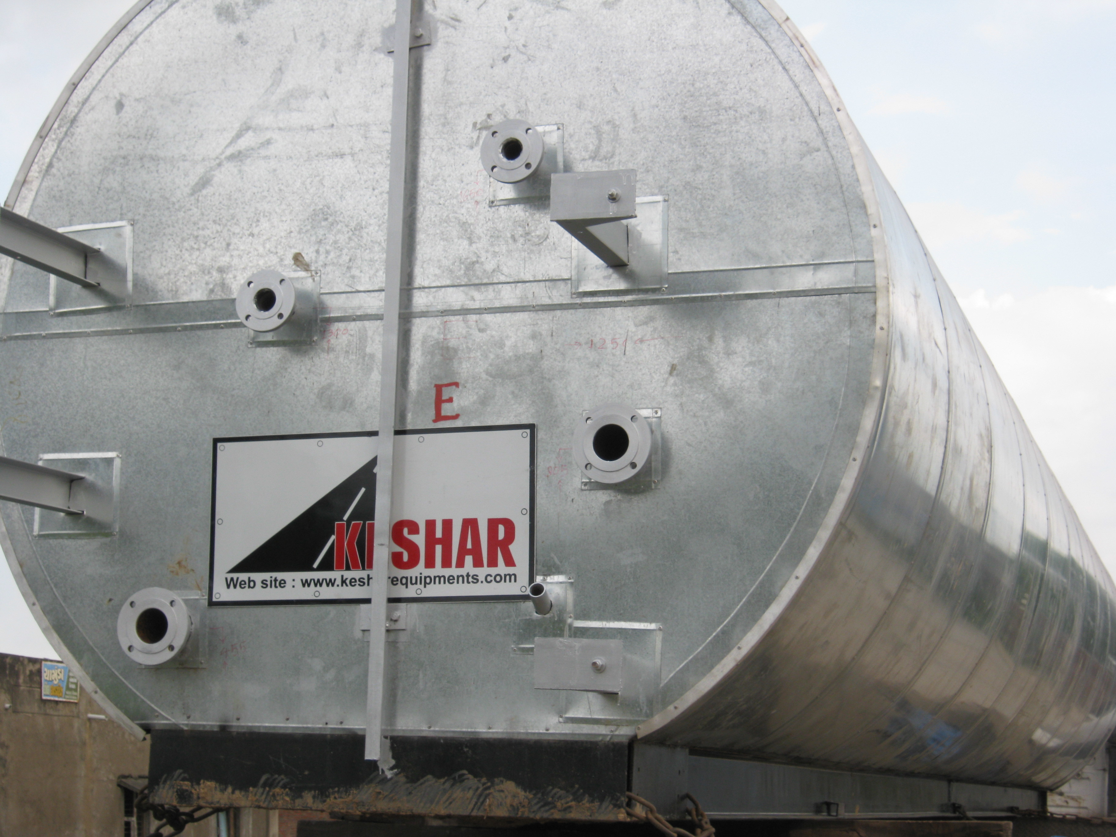 Asphalt Heating Bitumen Storage Tank - Ss304, 15-50 Tons Capacity | Electric Heating, Cladding Insulation, Liquid Level Display