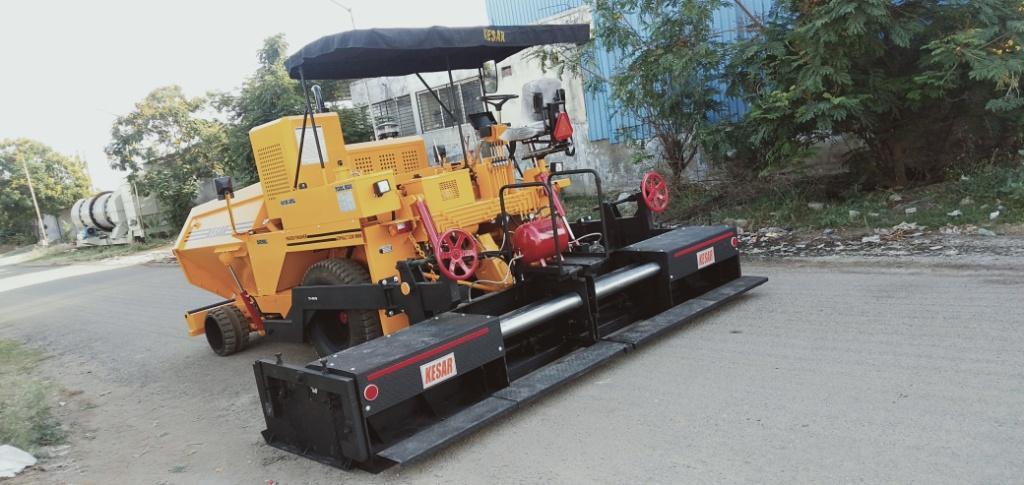 Automatic Sensor Paver Finisher
