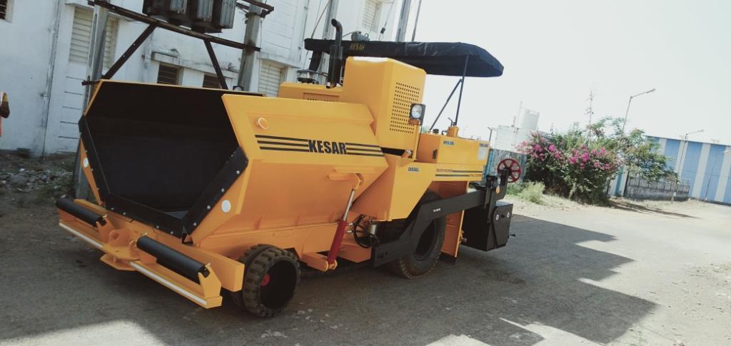 Semi-automatic Mechanical Road Paver