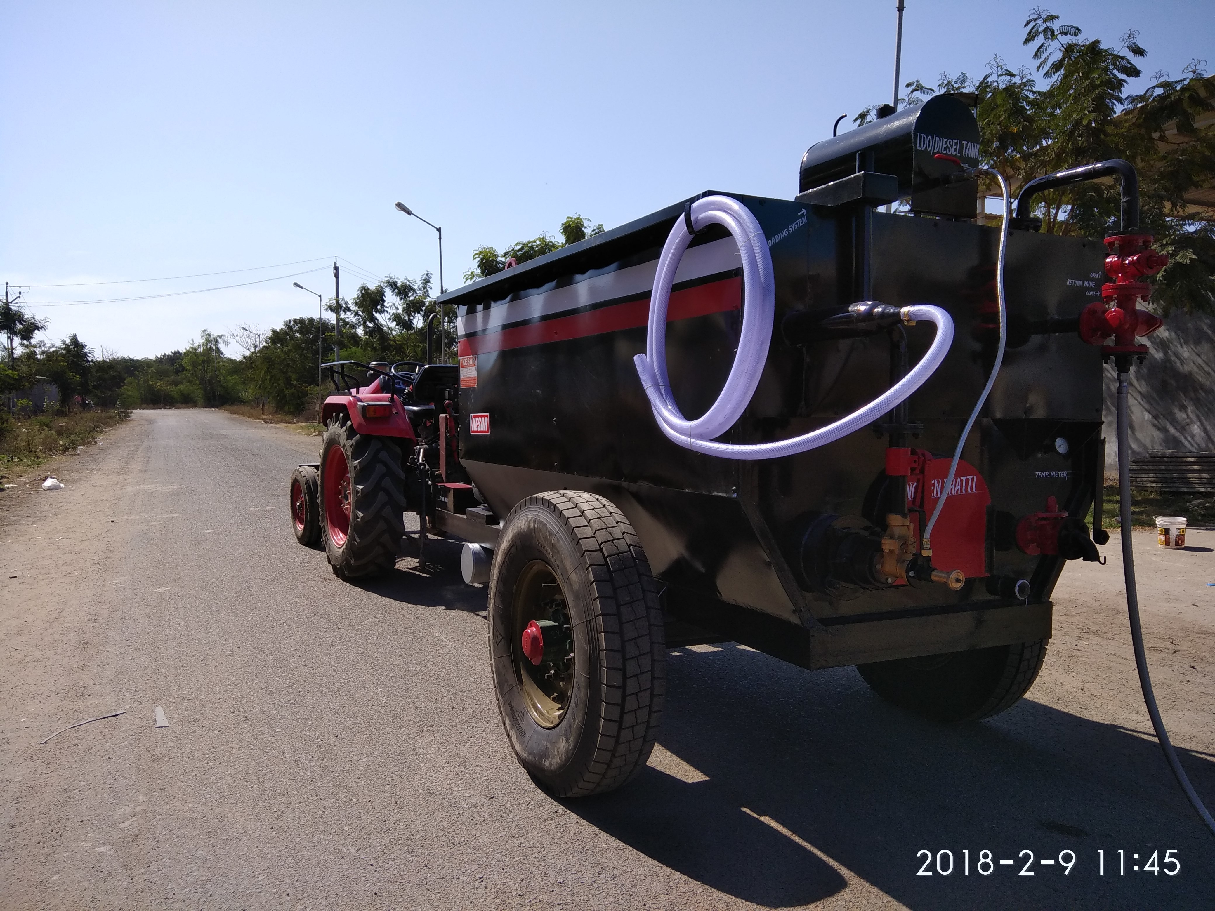 Bitumen Emulsion Sprayer - 2500 Litre/3000 Litre Capacity , Semi-automatic, Durable Ms Material, Black Color