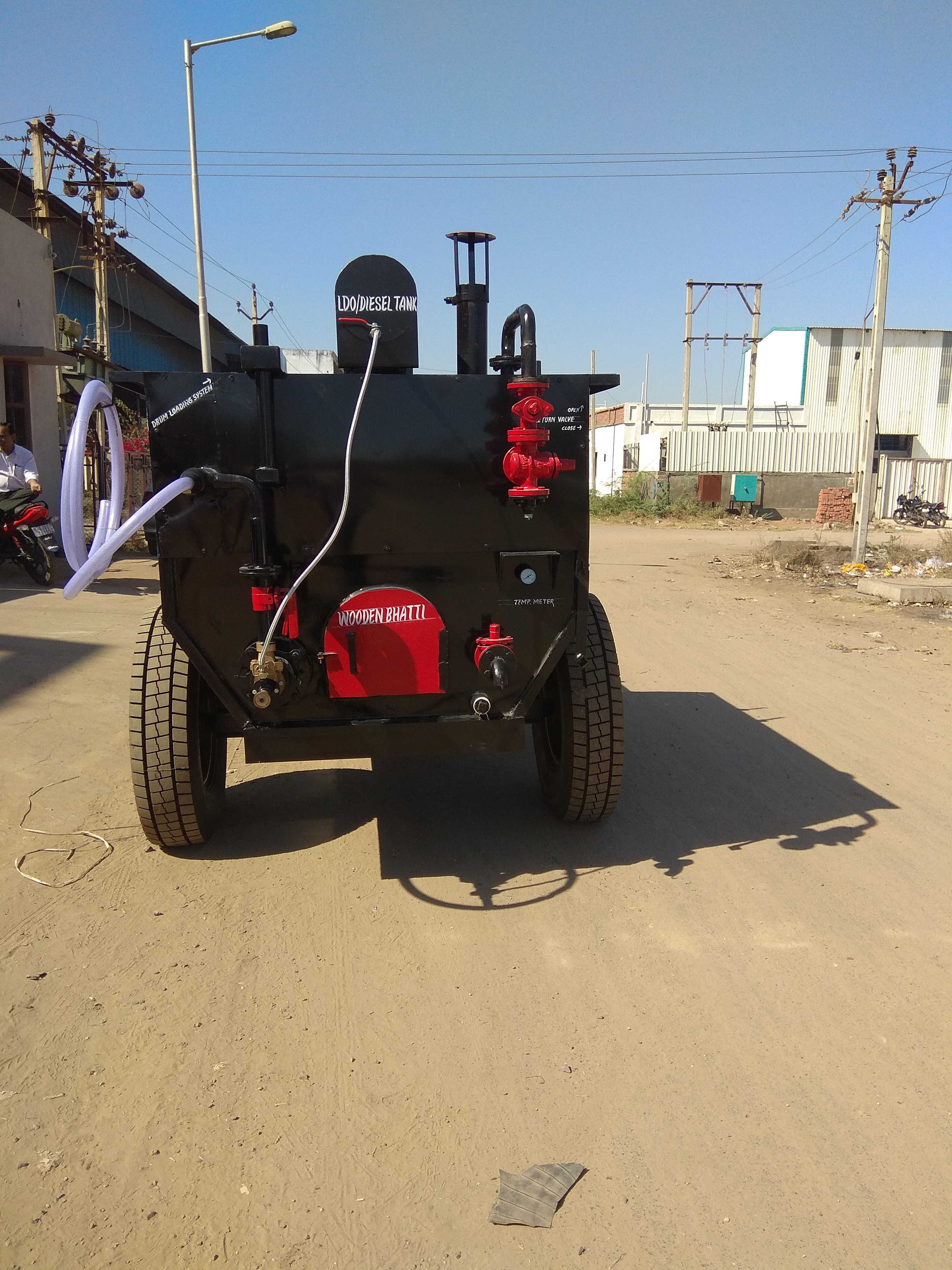 Bitumen Emulsion Sprayer - 2500 Litre/3000 Litre Capacity , Semi-automatic, Durable Ms Material, Black Color