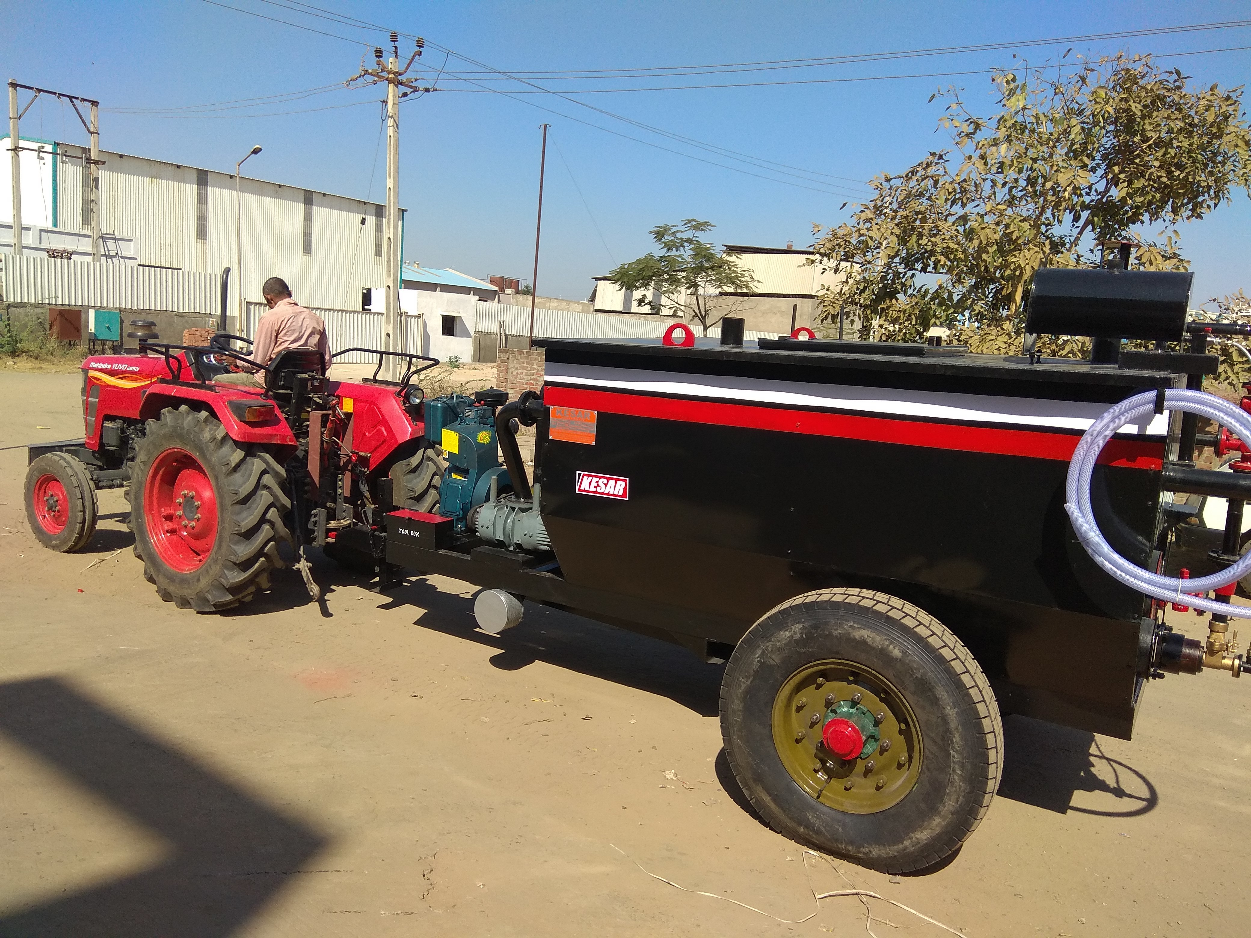 Bitumen Emulsion Sprayer - 2500 Litre/3000 Litre Capacity , Semi-automatic, Durable Ms Material, Black Color