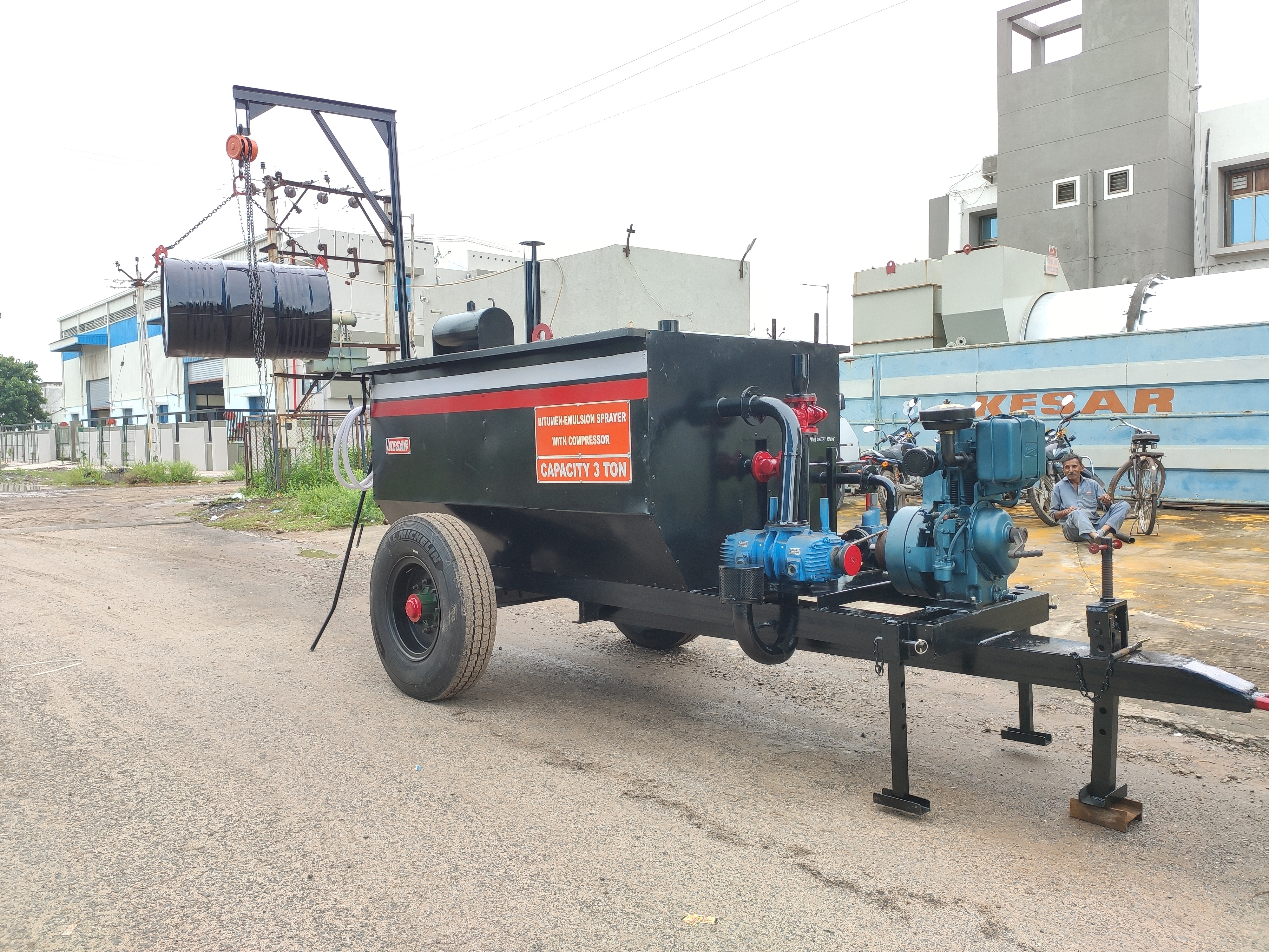 Semi-automatic Bitumen Emulsion Sprayer With Road Dust Cleaner