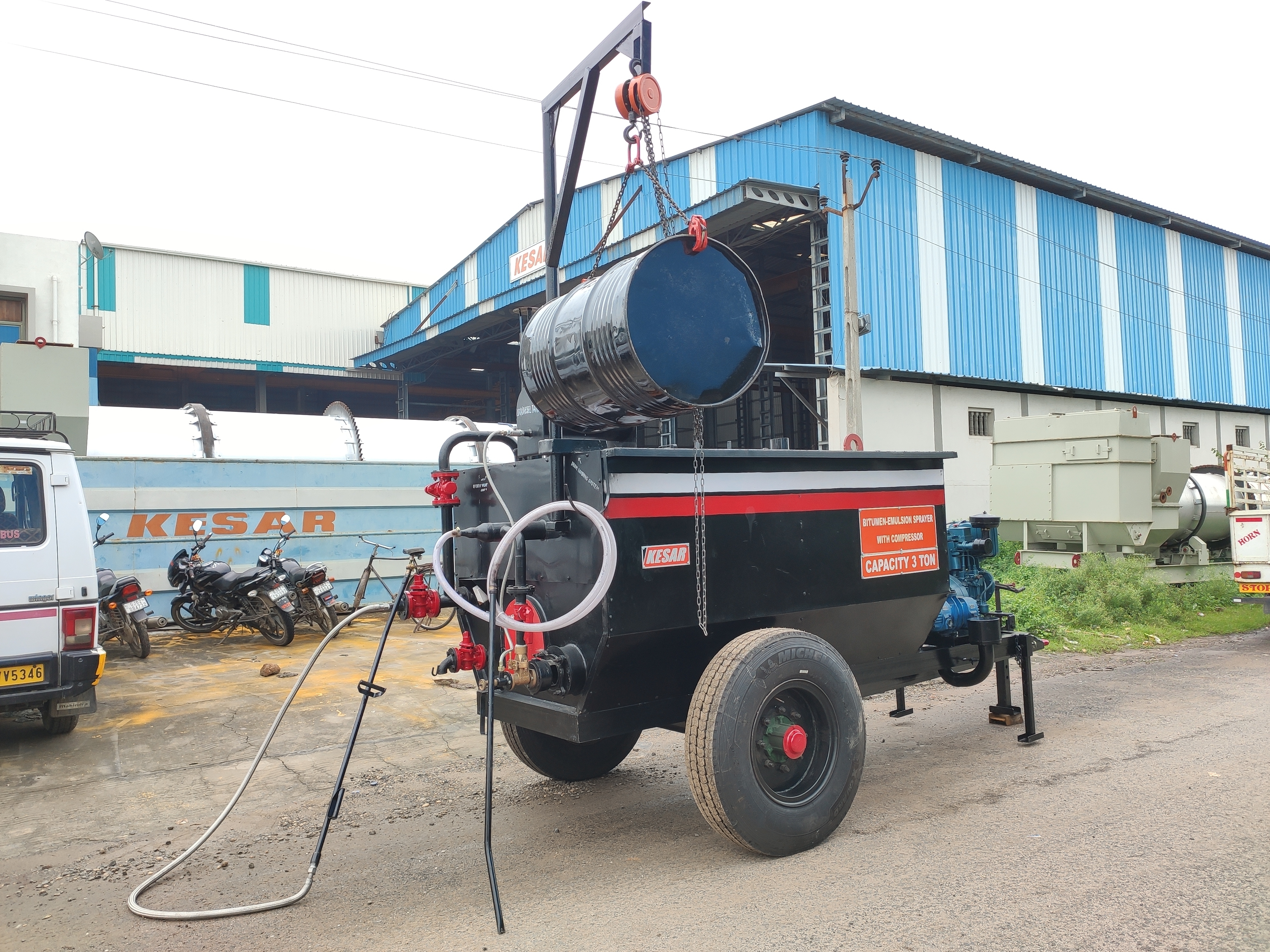 Semi-automatic Bitumen Emulsion Sprayer With Road Dust Cleaner