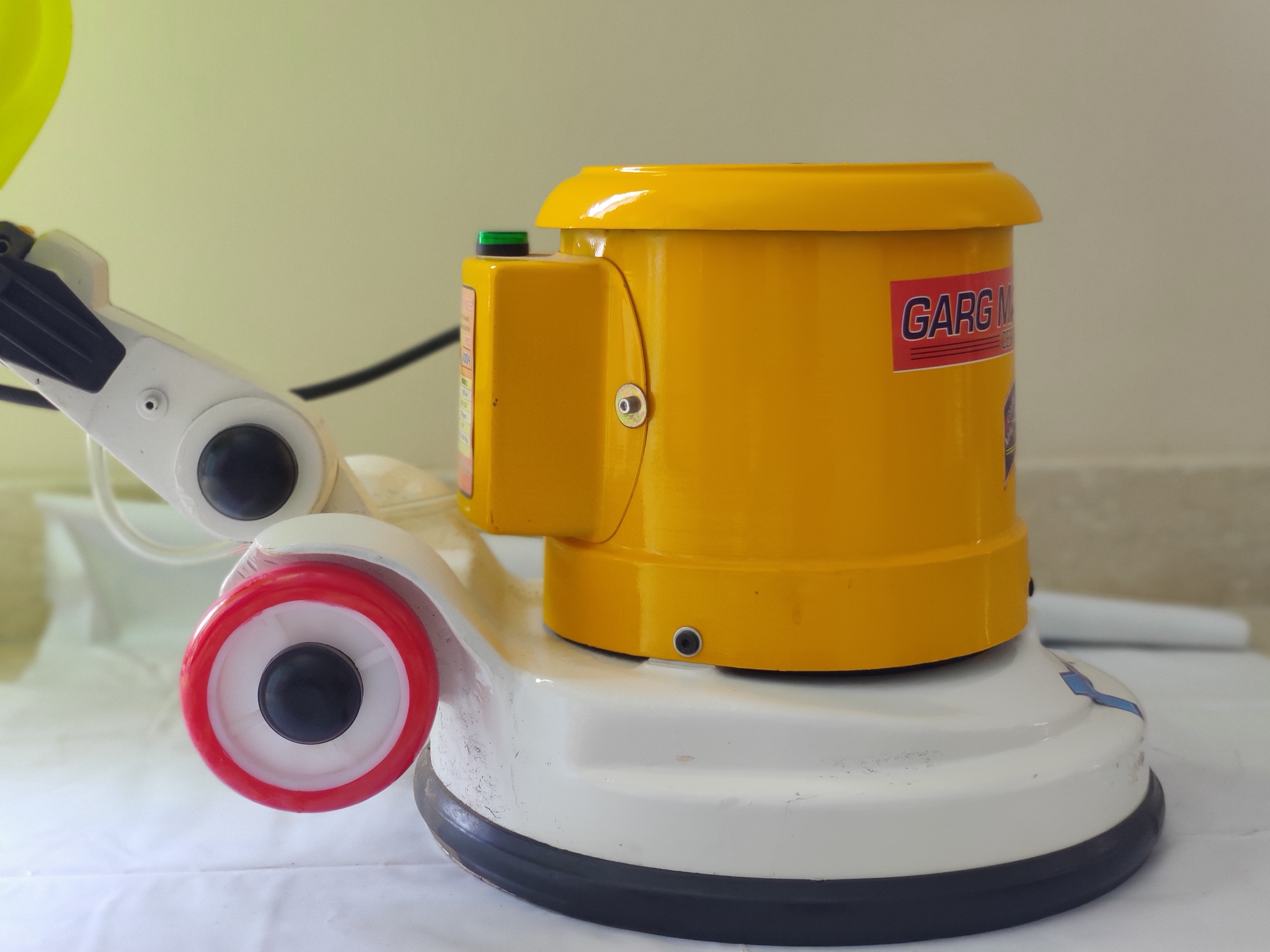 A004 Single Disc Floor Polishing Machine - Warranty: One Year