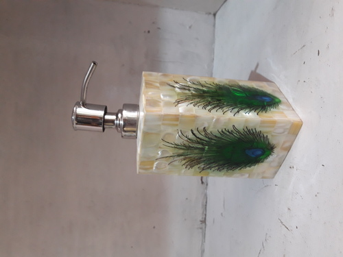 स्क्वायर साबुन डिस्पेंसर