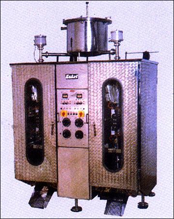 तरल पदार्थों के लिए पैकेजिंग मशीनरी