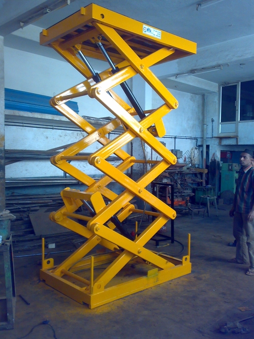 हाइड्रोलिक कार्गो लिफ्ट