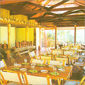 लकड़ी के रेस्तरां आंतरिक