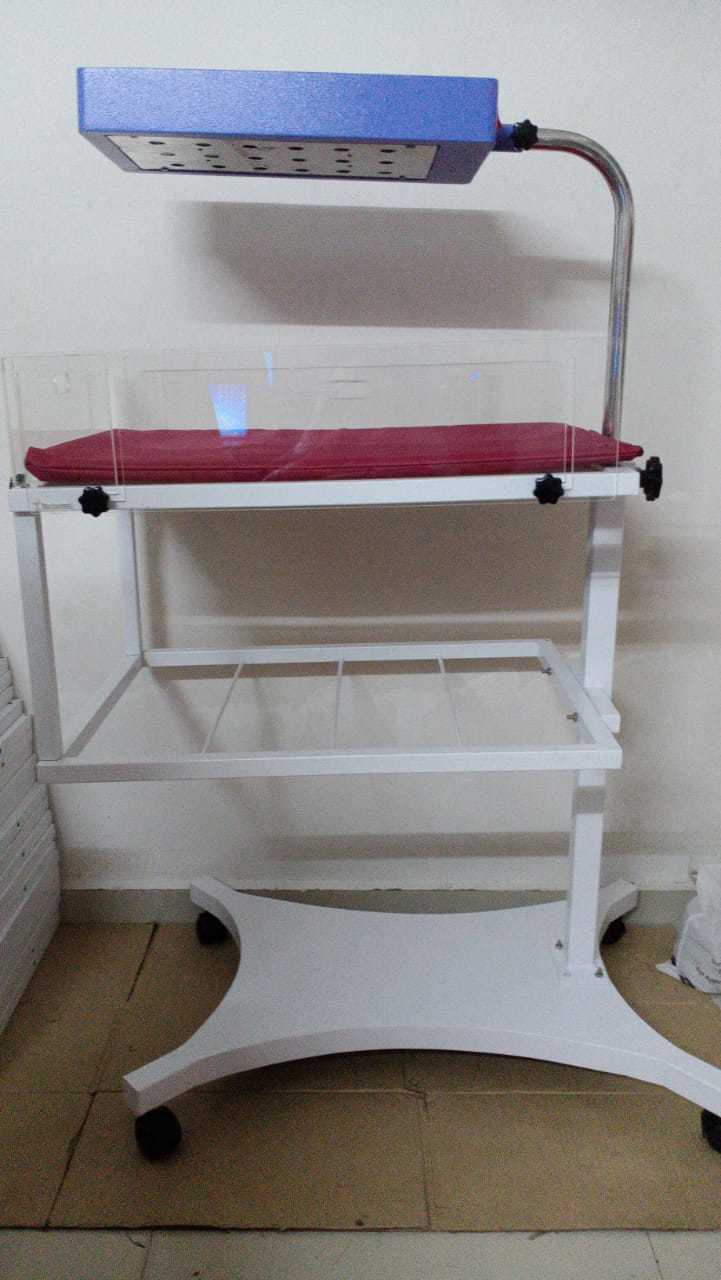 (Single Surface) Led Phototherapy Stand With Trolley Application: Hospital