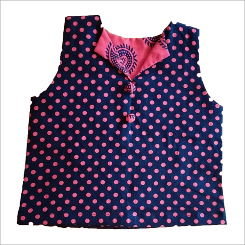 लड़कियों के लिए डॉटेड प्रिंटेड टॉप