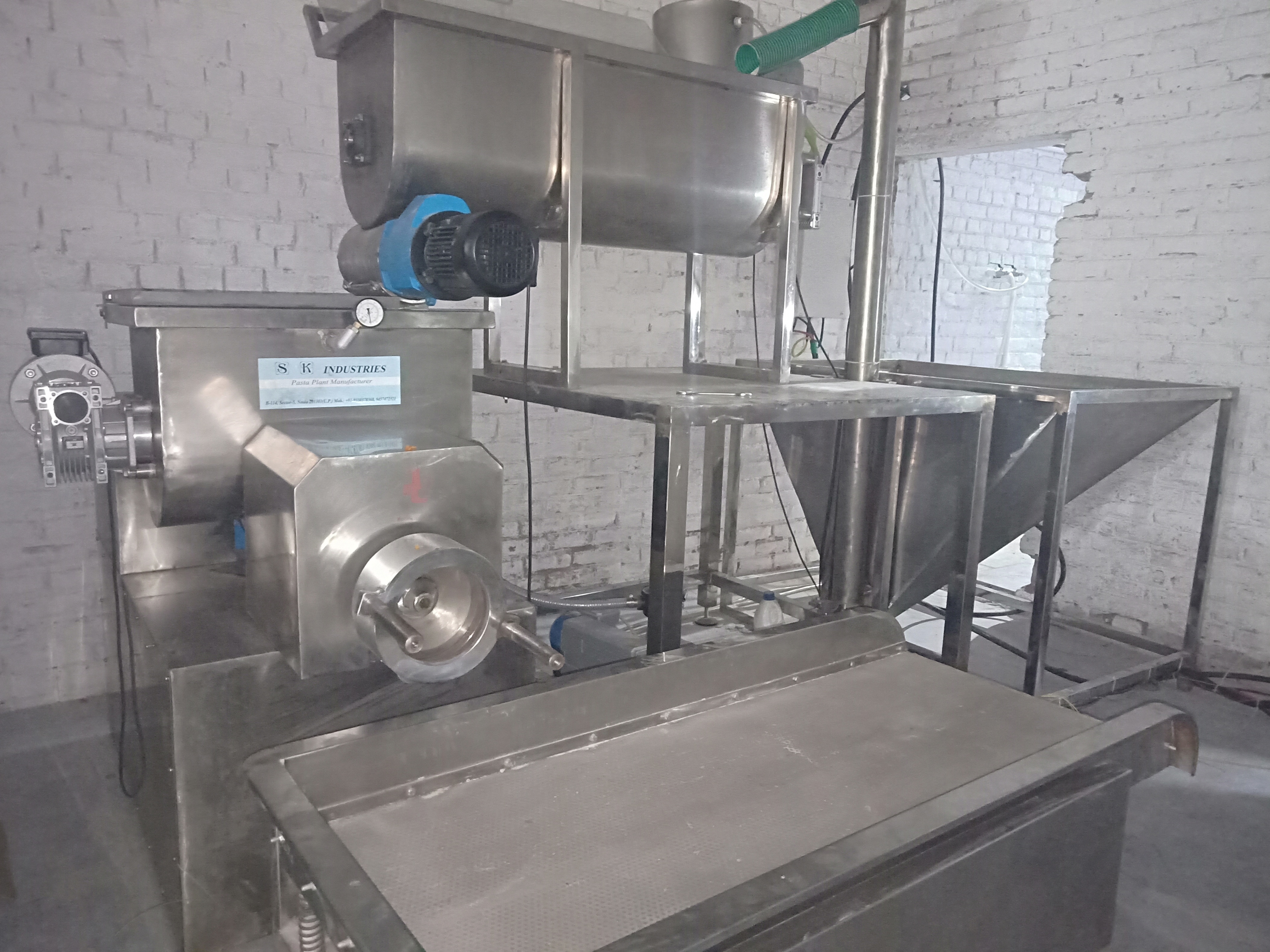 Pasta And Microni Making Machine Capacity: 500 Kg/hr