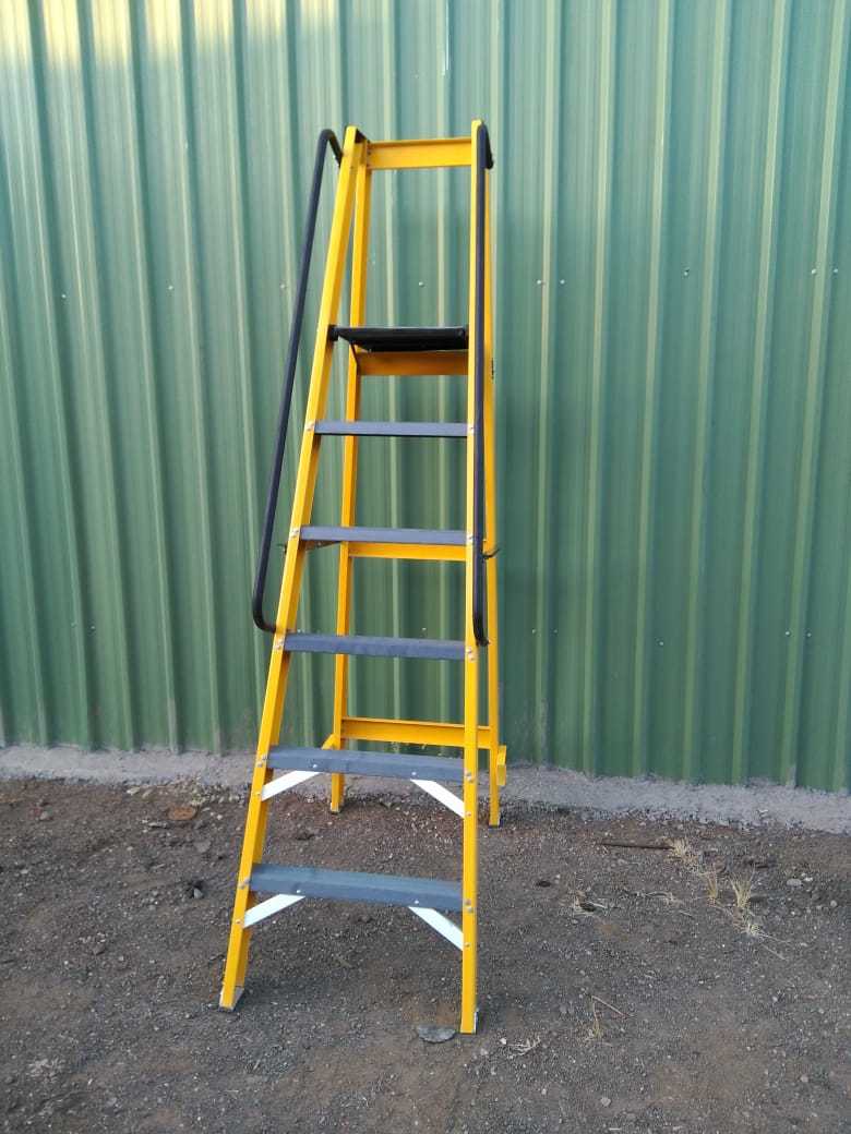 Frp Grp Foldable Platform Ladder Size: 0-20 Ft