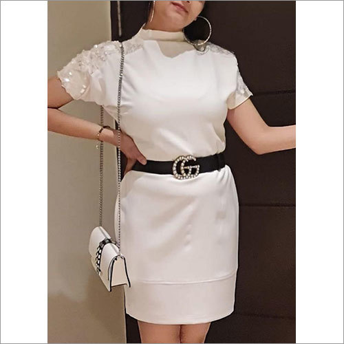 महिलाओं की वेस्टर्न मिडी ड्रेस