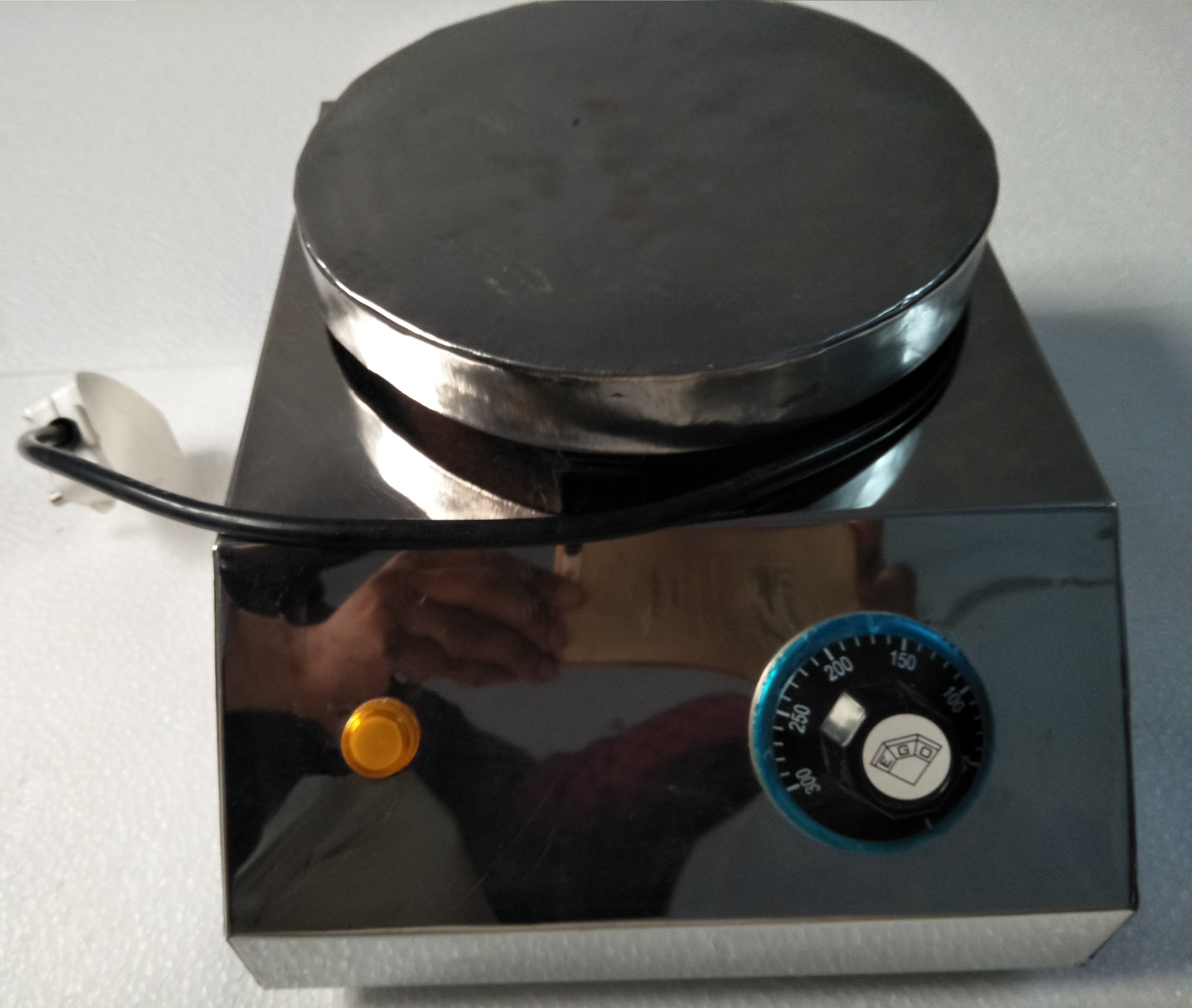 Laboratory Hot Plate - Stainless Steel, 8 Inch Dimensions | Round And Rectangular Shapes, Thermostatic Regulator, 230 Volt Power, 12 Month Warranty