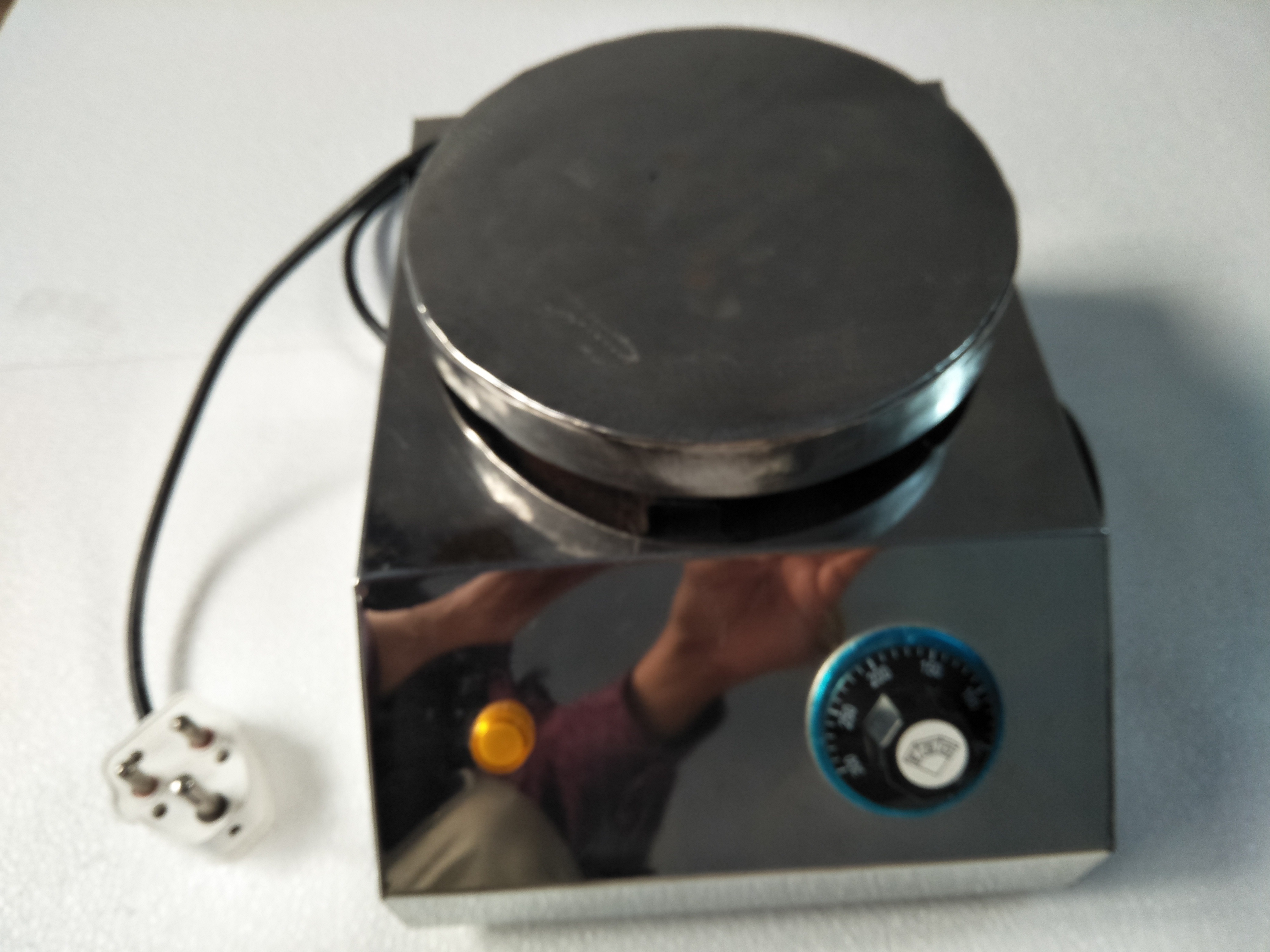 Laboratory Hot Plate - Stainless Steel, 8 Inch Dimensions | Round And Rectangular Shapes, Thermostatic Regulator, 230 Volt Power, 12 Month Warranty