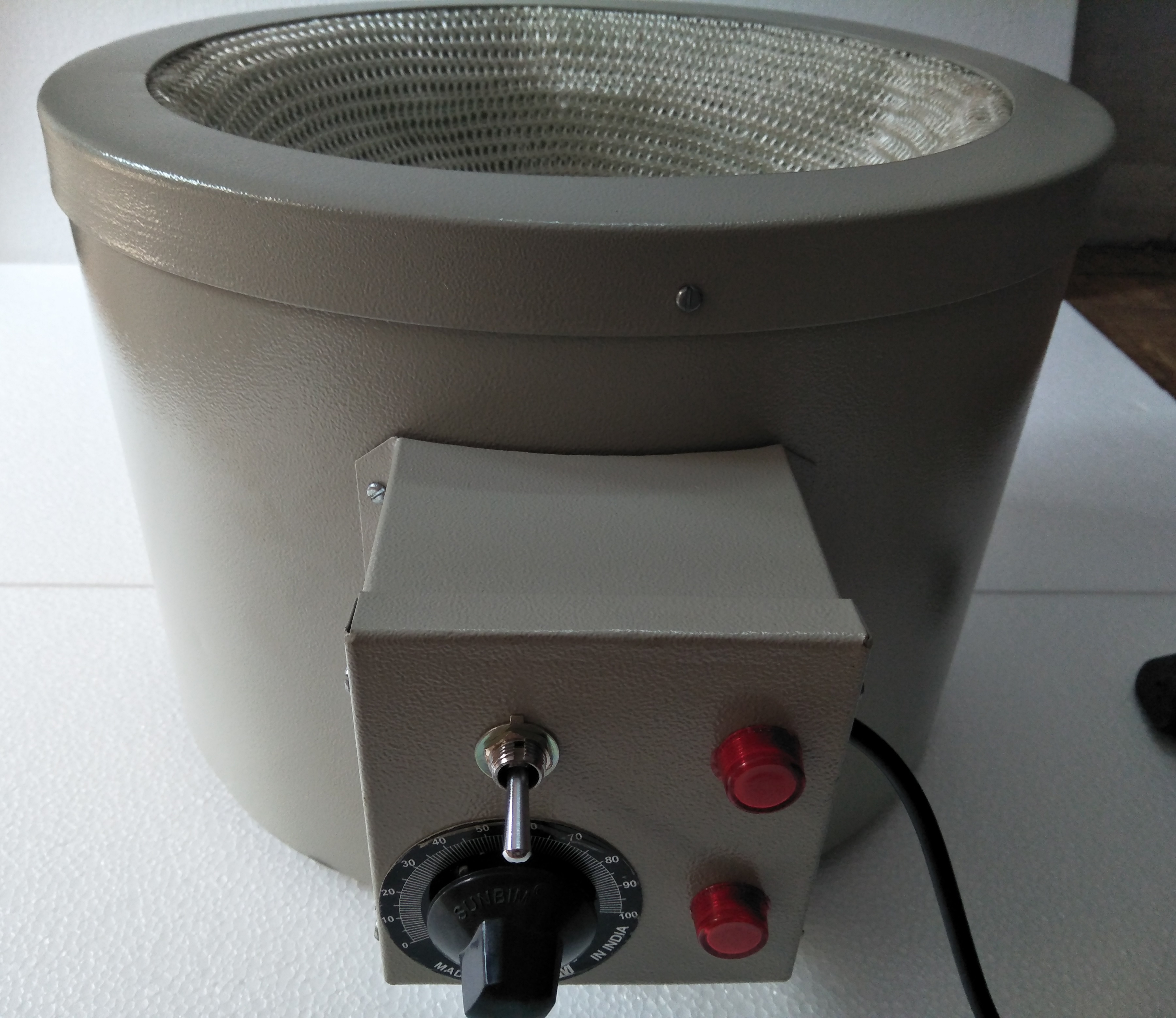 Heating Mantle Application: Pharmaceutical Laboratory Research Education