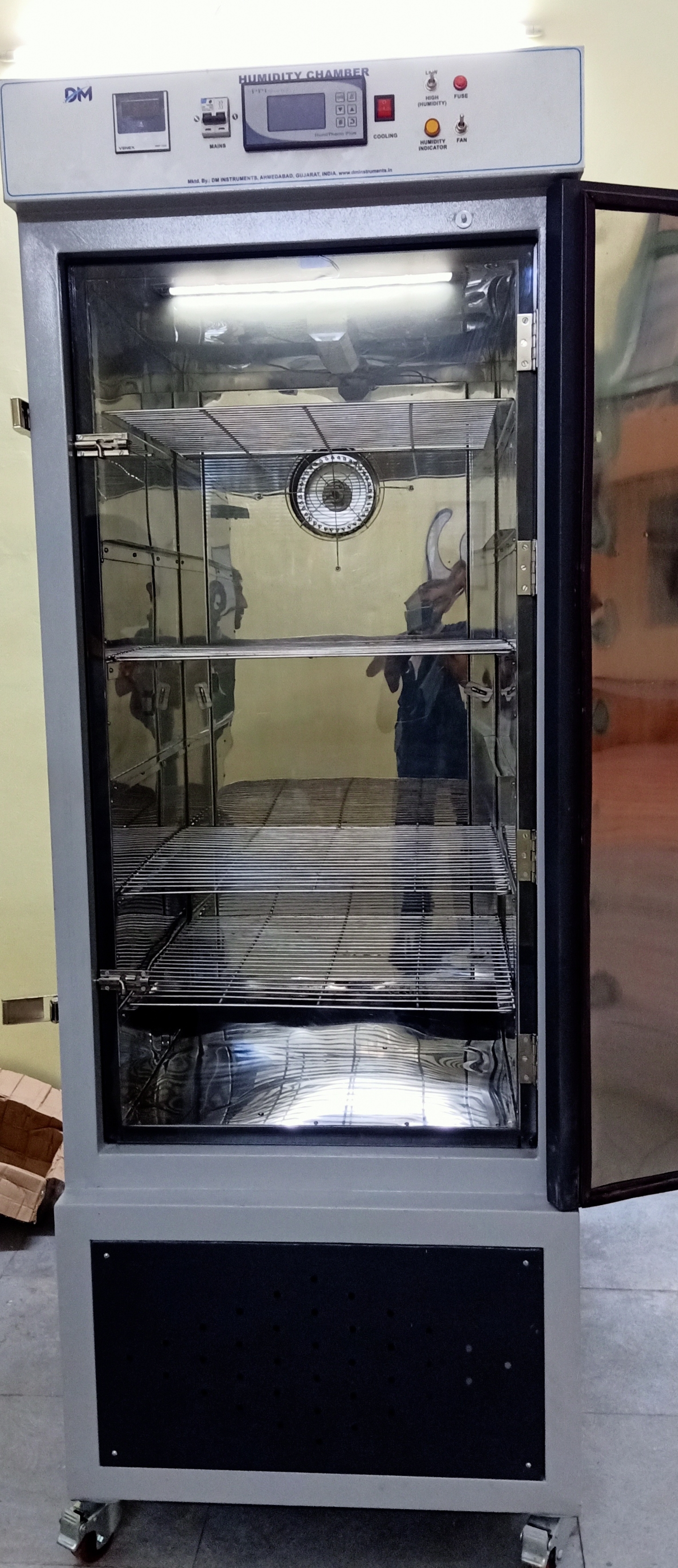 Humidity Chamber Humidity: 30 To 90 Rh