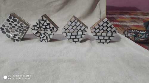 टी कोस्टल सेट ब्लैक एंड व्हाइट