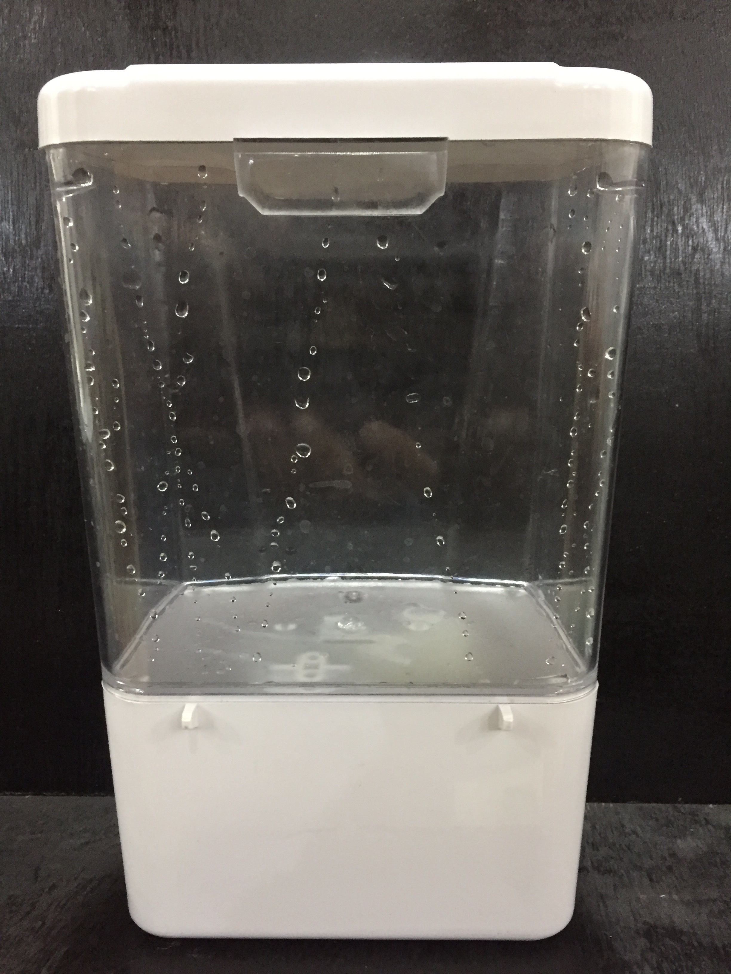 Automatic Sanitizer Spray Dispenser 1.8 L With Sensor Cavity Quantity: Single