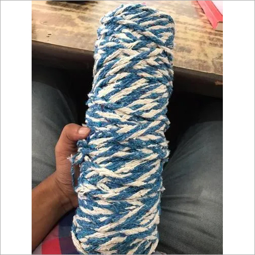 स्काई ब्लू व्हाइट यार्न