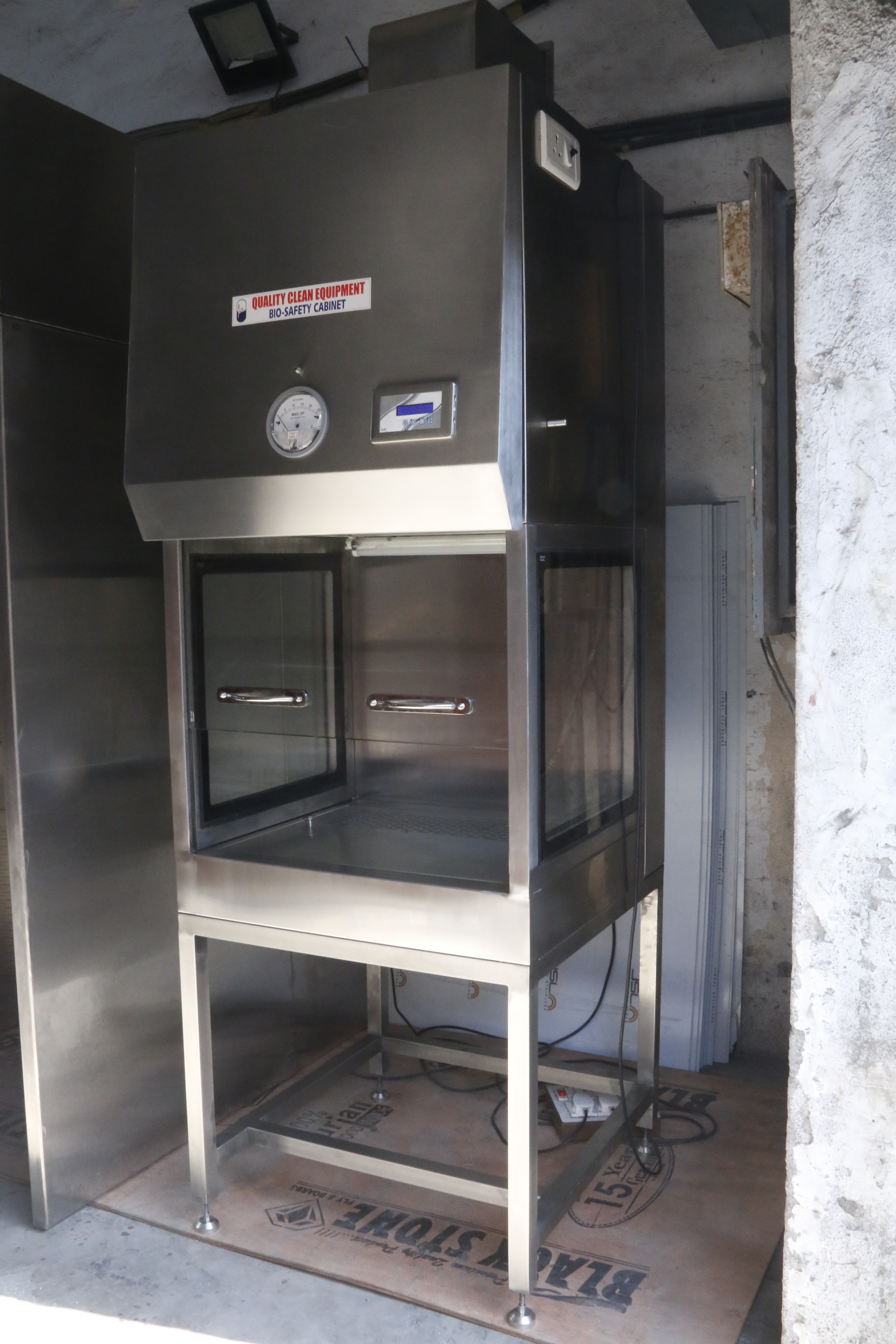 Biosafety Cabinet - Stainless Steel, 610x610x610 Mm | Semi-automatic, Hepa And Pre-filters, <65 Db Noise Level, 220-240v Voltage