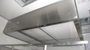 Ceiling Suspended Vertical Laminar Air Flow - Stainless Steel, 610x610x610 Mm | Hepa And Pre-filter, Uv And Led Lighting, Anti-static Pvc Strip Curtains