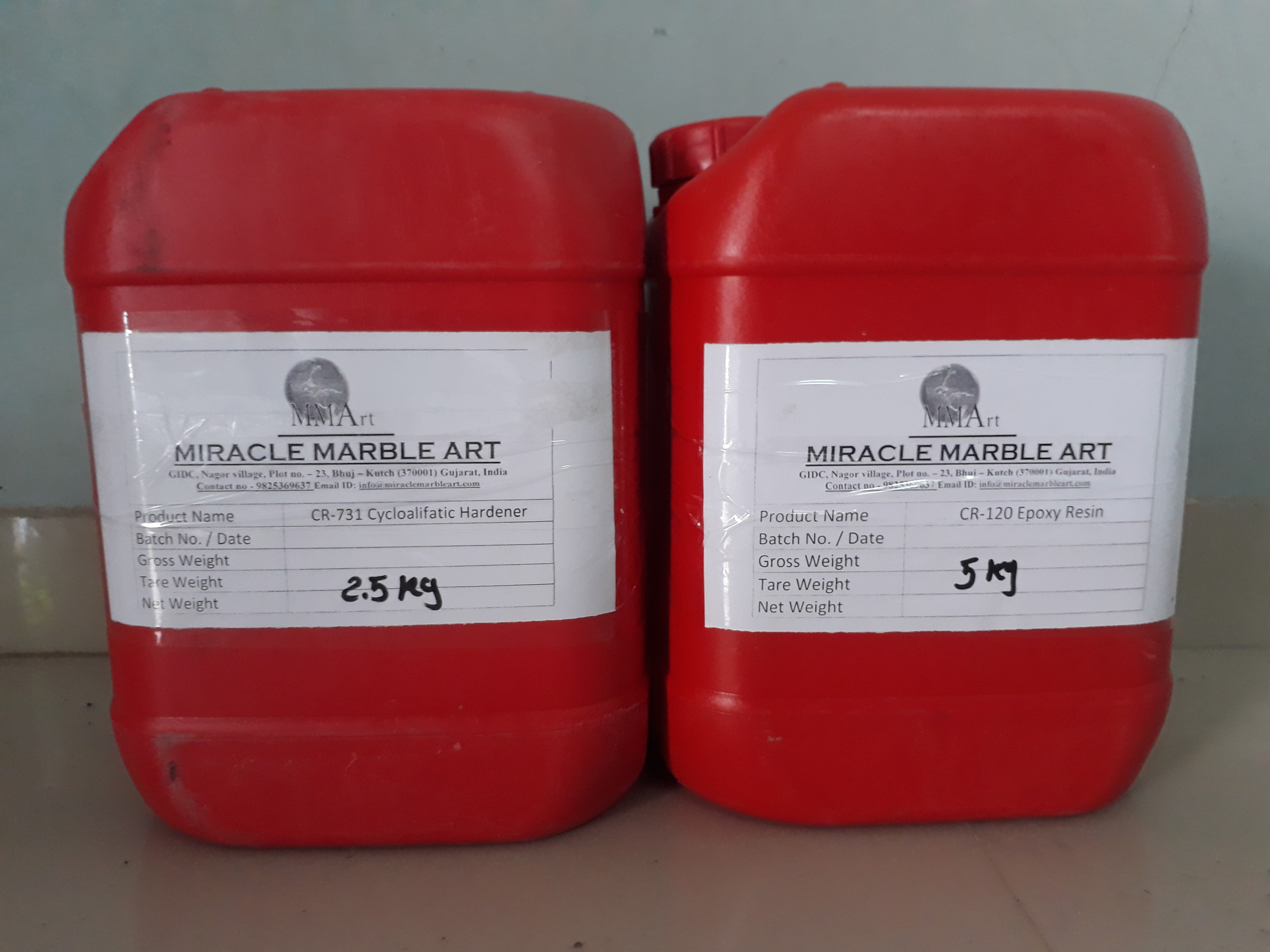 Polished Clear Cast Transparent Epoxy Resin And Hardener For Table Top And Furnitur Manufactiring