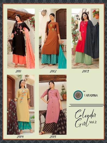 कैटलॉग कैलेंडर गर्ल वोल-2 रेयन कुर्टिस सेट के अनुसार