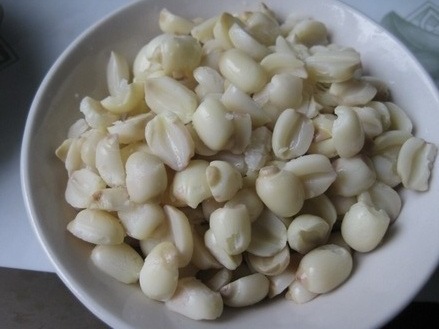 White Dried Lotus Seeds Cut