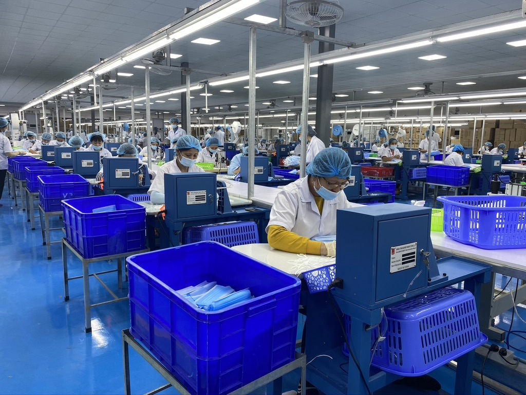 3 Ply Surgical Mask - Non-woven Fabric, 17.5 X 9.5 Cm, Blue | Bfe 99%, Iso13485:2016, En14683:2019, Astm F2100 Certified, Elastic Ear Loops, Nose Wire