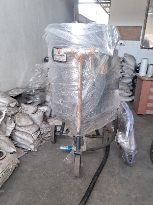 300 Kg Sand Blasting Machine - Color: Black