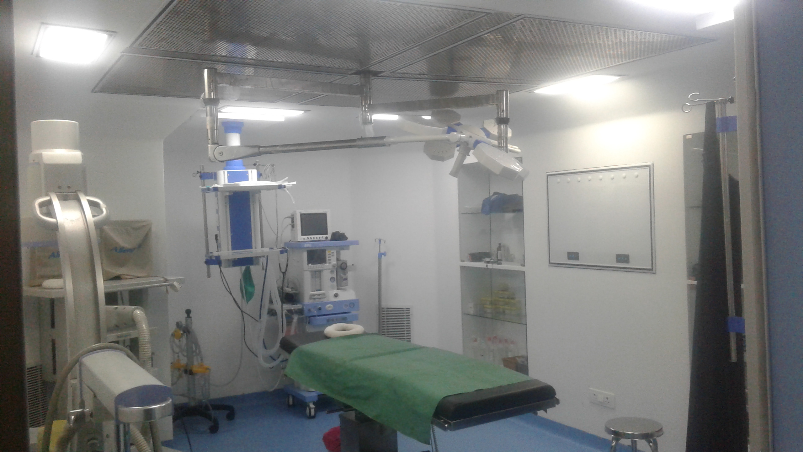 Stainless Steel Modular Operation Theater - 20x20 Sq. Ft, Eco-friendly Design, Paint Coated Finish, Suitable For Hospitals And Medical Colleges