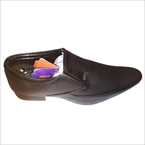 भूरे पुरुषों के कार्यालय के जूते